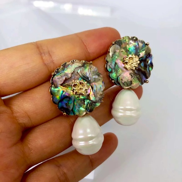 ๐ Big Shell Pearl Earrings - Picture 2 of 6